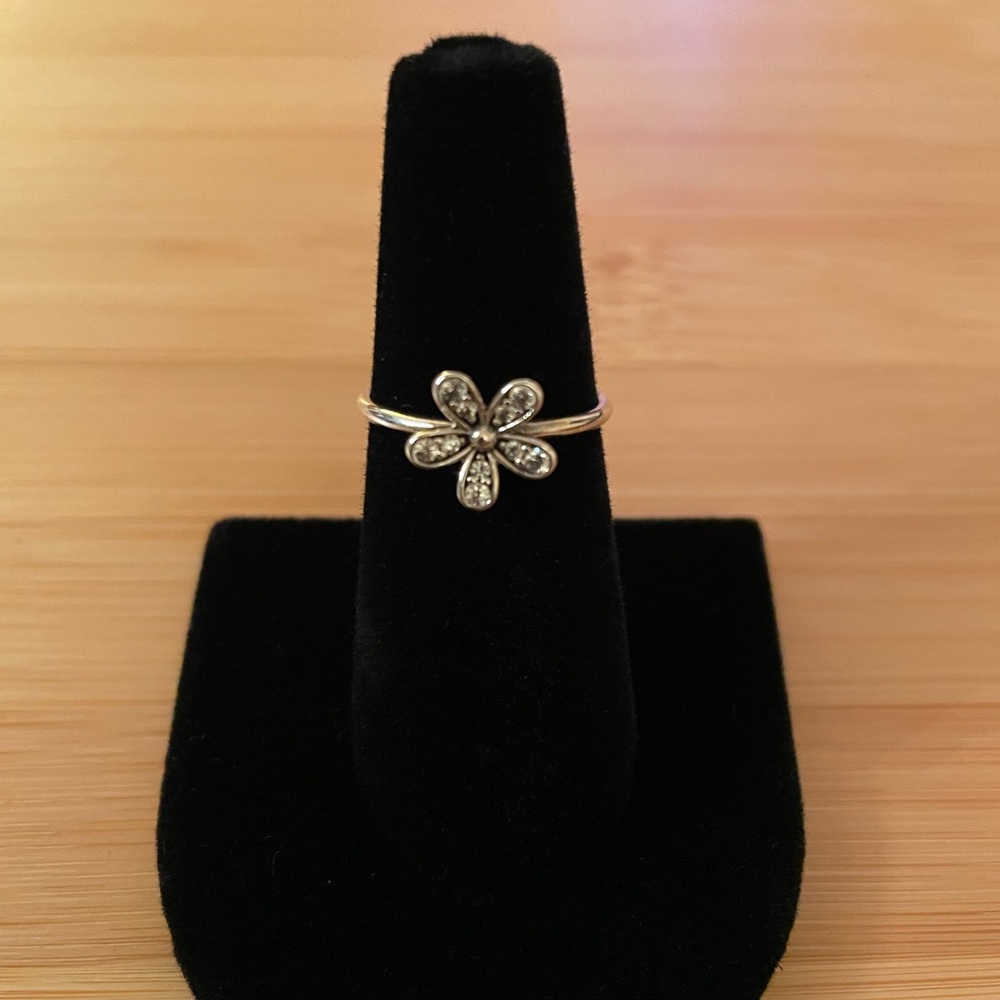 Pandora Dazzling Daises/Daisy Ring, size 6 - Picture 6 of 8